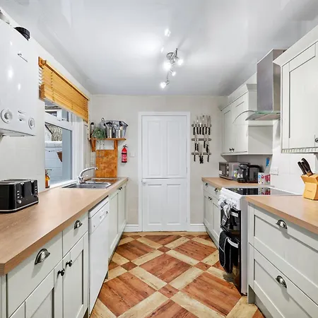 Newlands House - Quiet Retreat With Stunning Fell Views, Walk To Town *